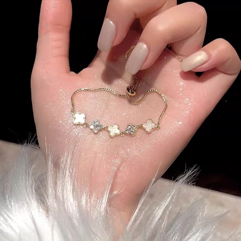 微镶锆石甜美白色花朵手链女轻奢气质ins小众设计感个性百搭手饰