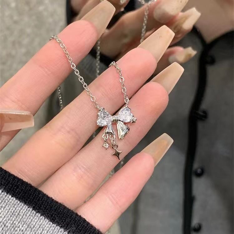 锆石蝴蝶结项链女高级感轻奢小众超闪锁骨链气质颈链生日礼物女生