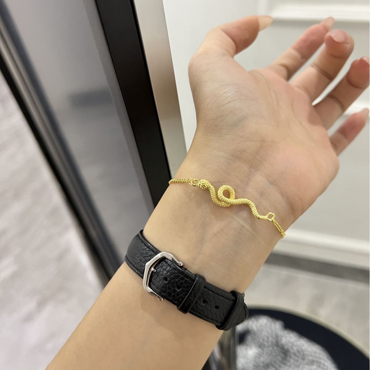 金色灵蛇缠绕手链女蛇年本命年清冷系高级感小众设计手串手饰批发